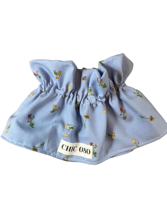 Cuello Celeste con flores